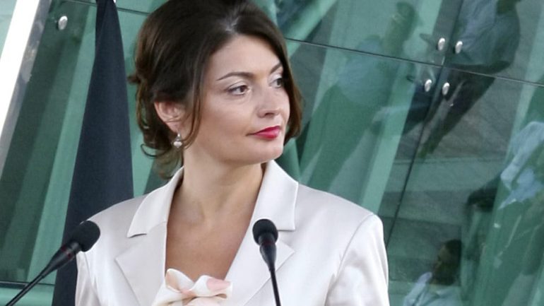 Arlinda Çausholli