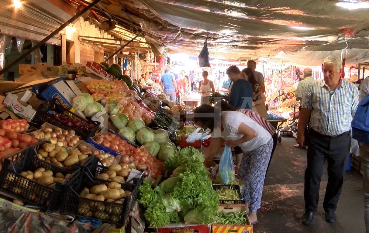 Qeveria i bie pishman, shfuqizon vendimin për masa mbrojtëse për pemë dhe perime