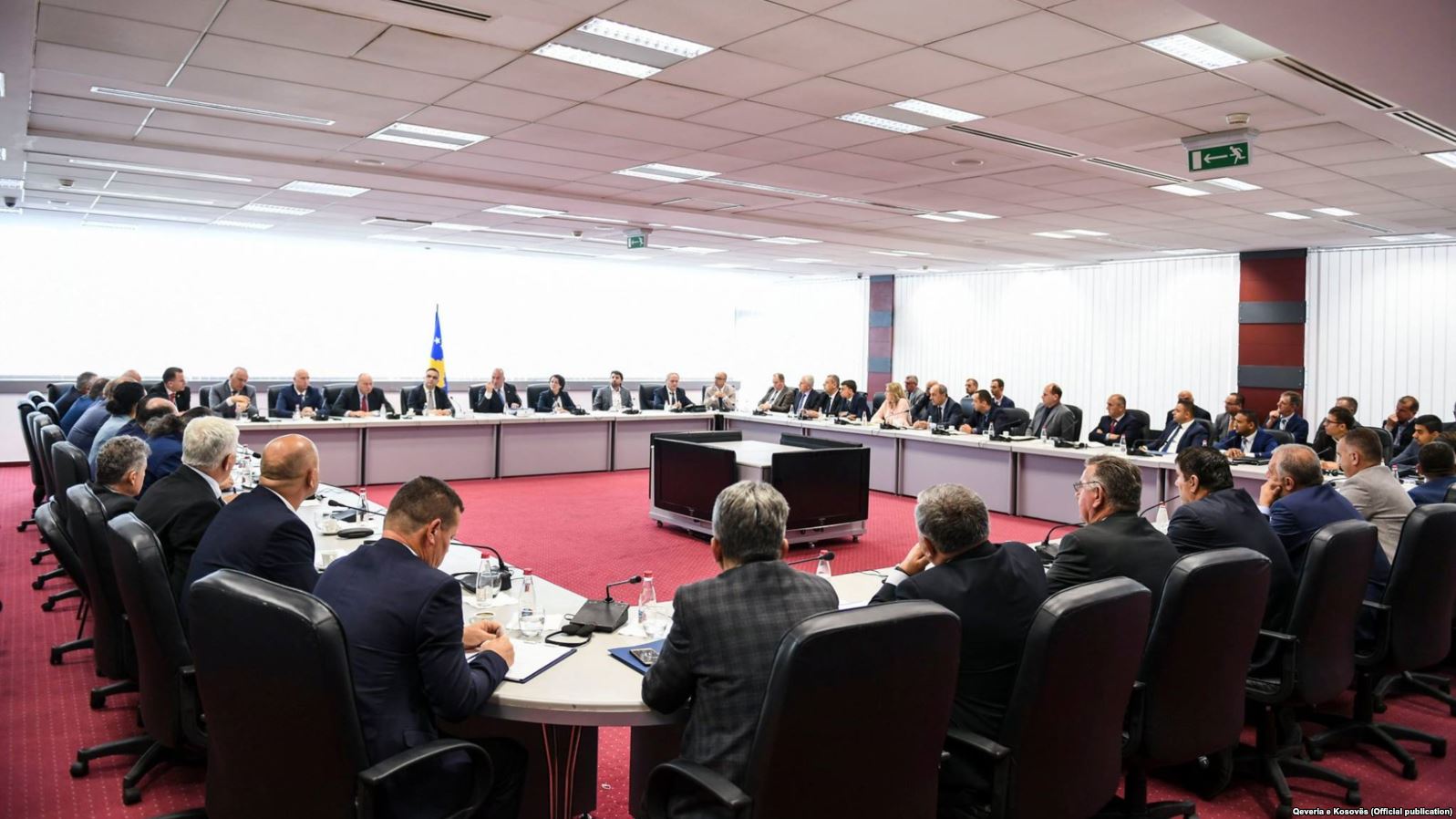 Zv/ministrat e Jashtëm të Kosovës bëjnë politika krye më vete