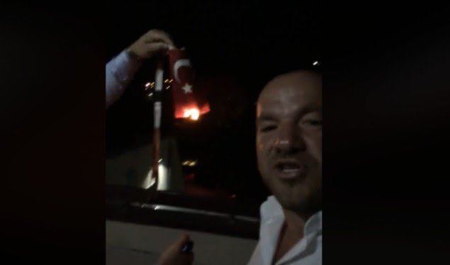 Arrestohen personat që dogjën flamurin e Turqisë
