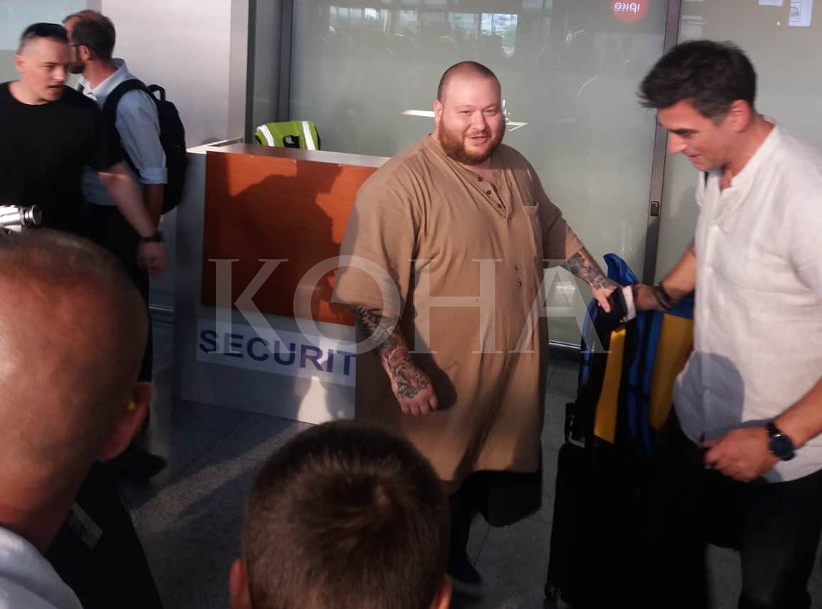 Action Bronson arrin në Kosovë