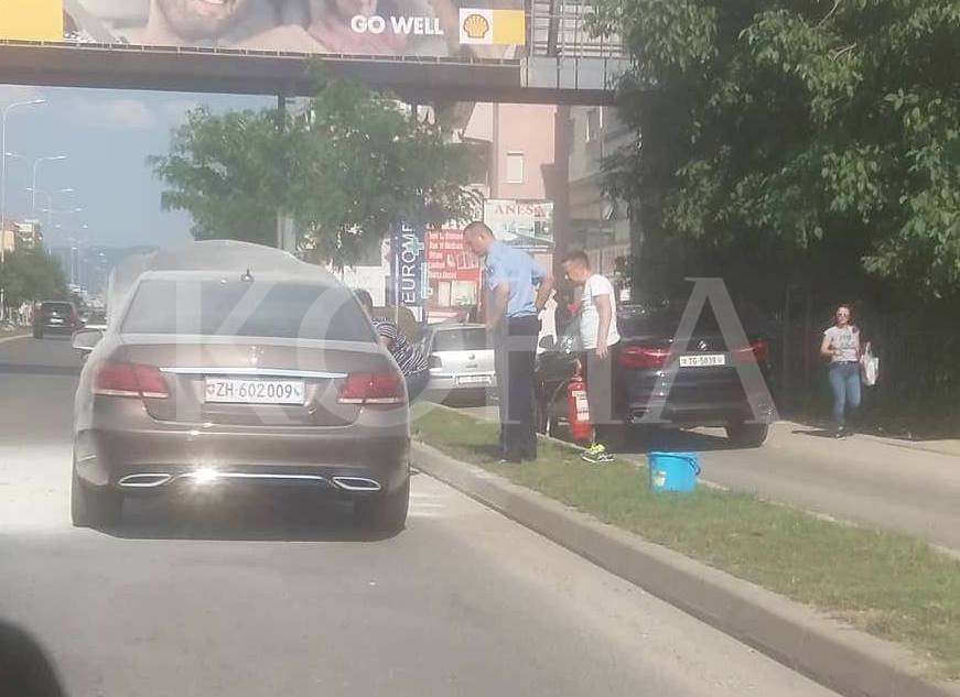 Digjet një veturë në magjistralen Prishtinë – Fushë Kosovë