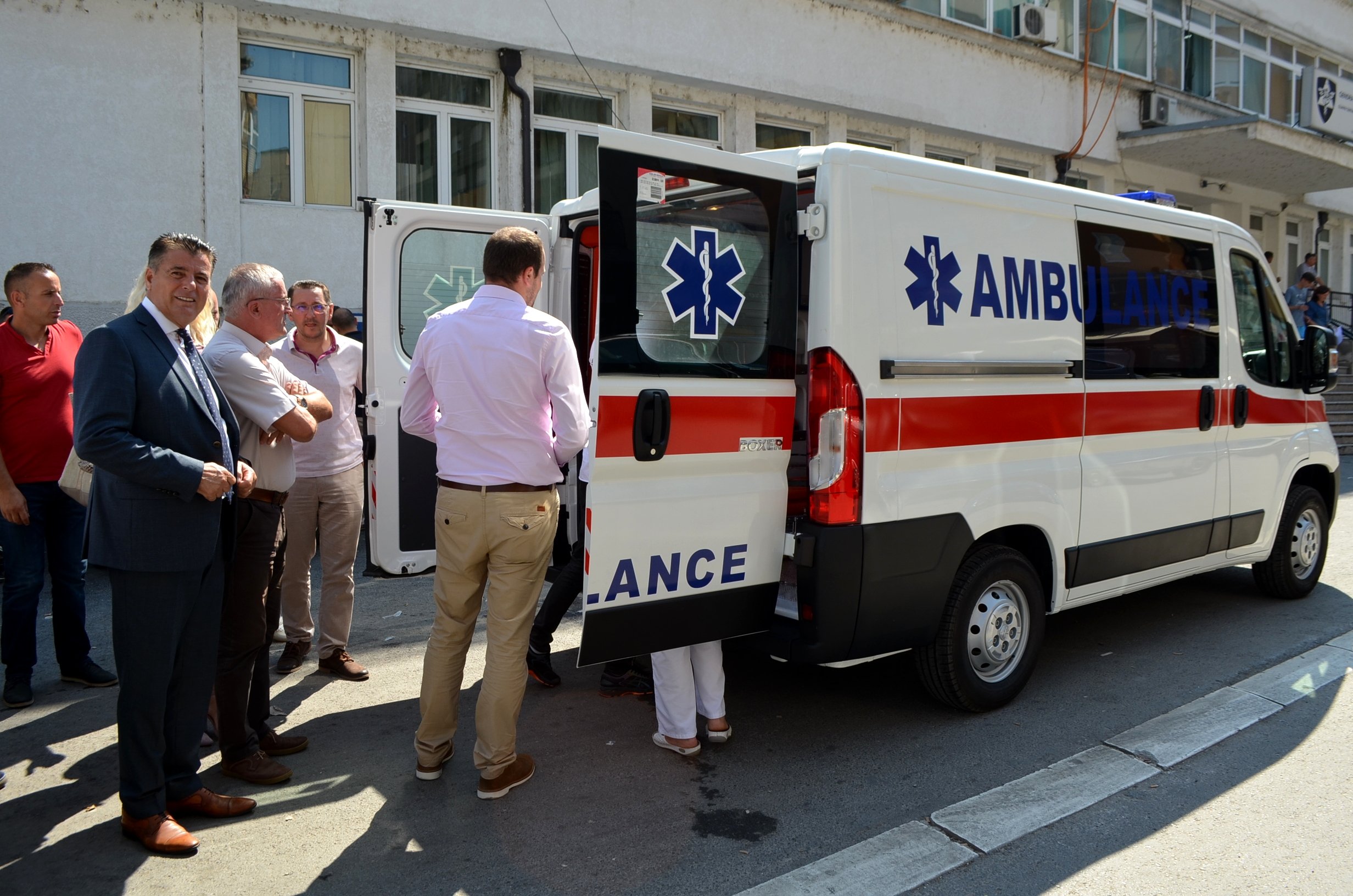 QKMF në Mitrovicë pranon donacion një autoambulancë nga Japonia