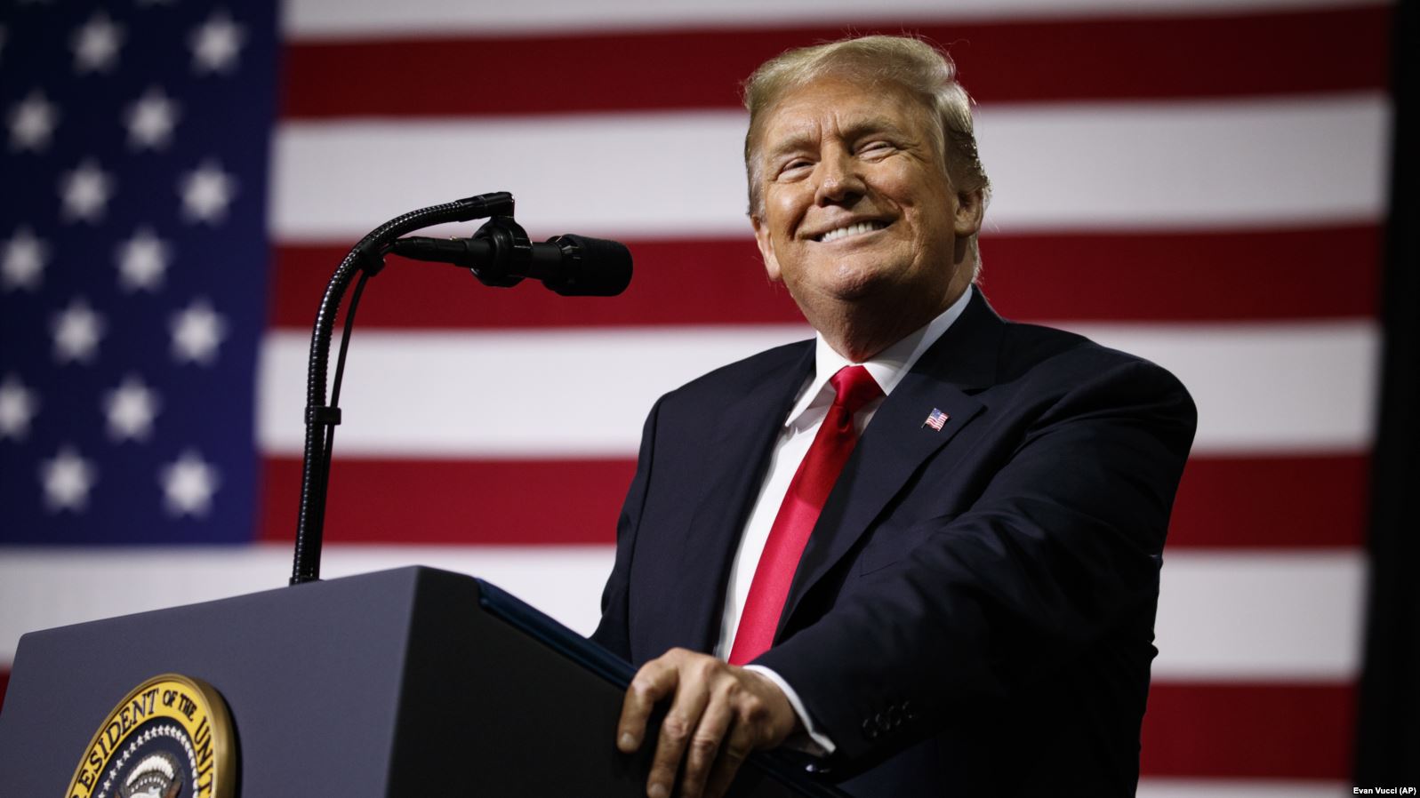 Trumpi parashikon 5 % rritje të GDP-së në tremujorin e ardhshëm