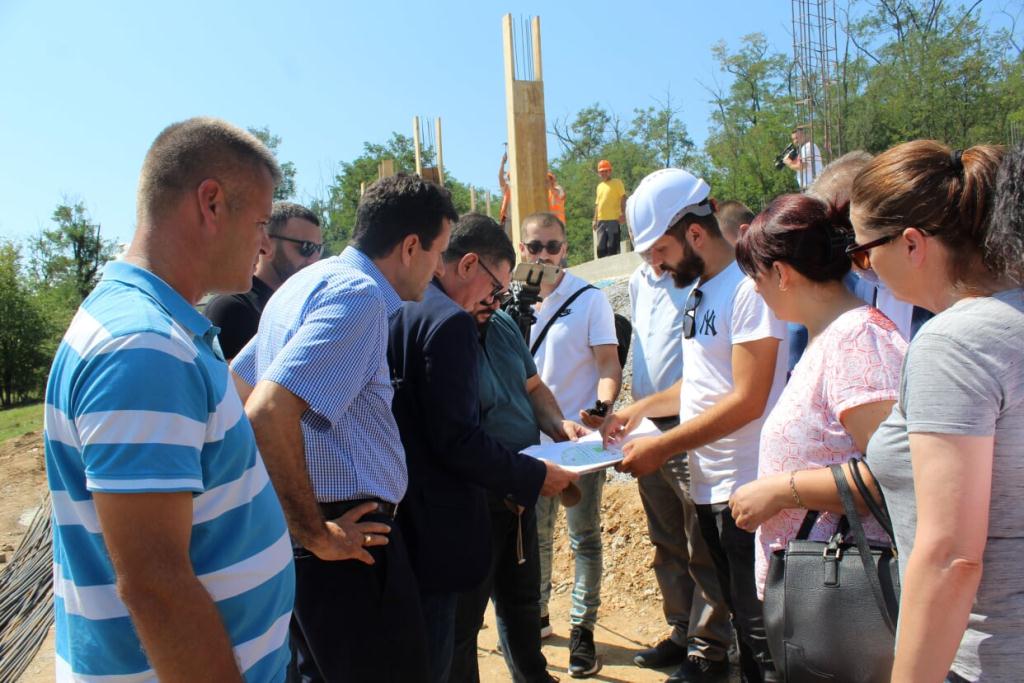 Në Gjilan po vazhdon ndërtimi i lagjes së re për fëmijët jetimë, nënat dhe pleqtë e pambrojtur