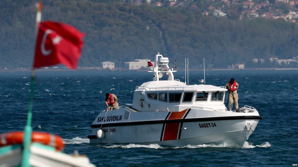 Nëntë migrantë vdesin pas përmbytjes së anijes në Turqi