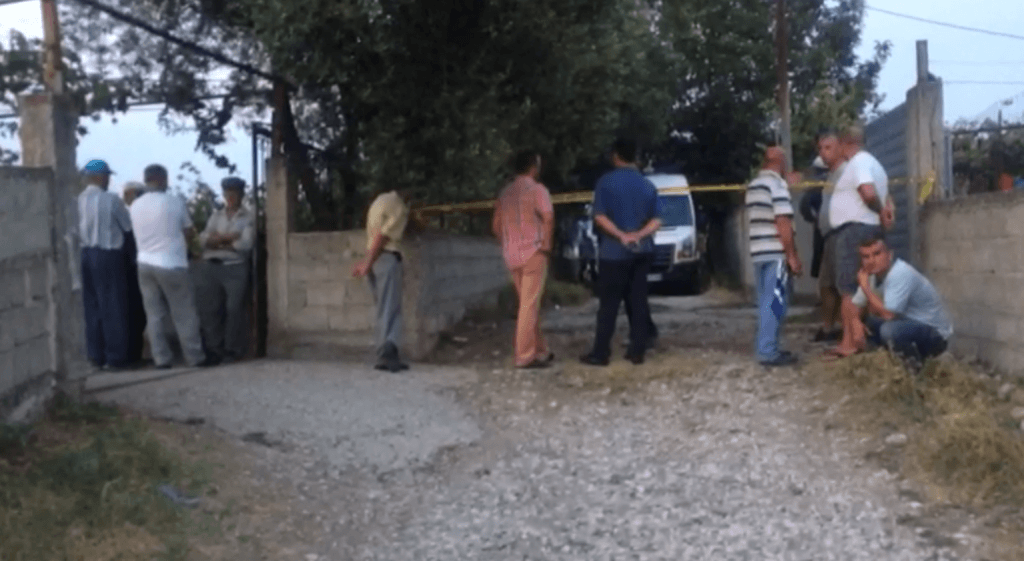 Familjarët e vrasësit 24-vjeçar në Vlorë ikën nga fshati
