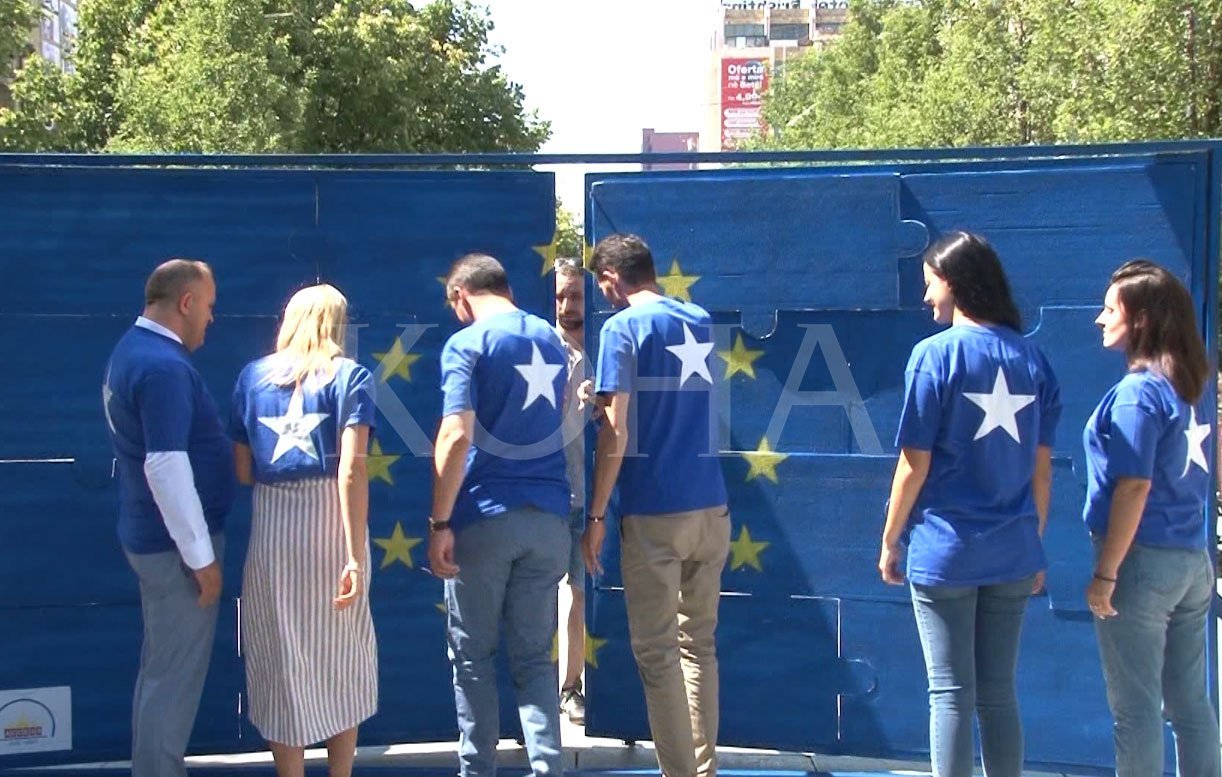 “Kosova është gati”, por të rinjtë shpëtim e shohin largimin nga vendi