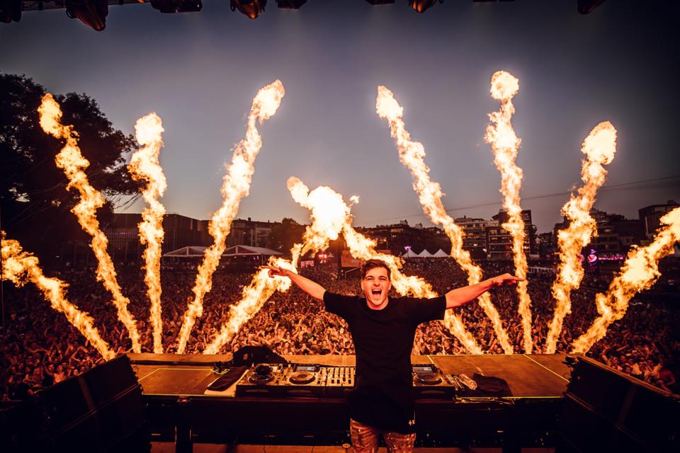 Martin Garrix i befasuar me energjinë në Kosovë, thotë se Dua Lipa është gjeniale