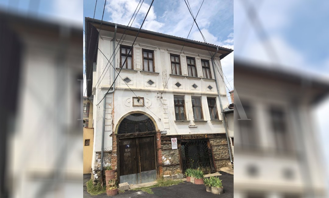 Shkëlqimi neoklasik i shtëpisë së Destan Kabashit