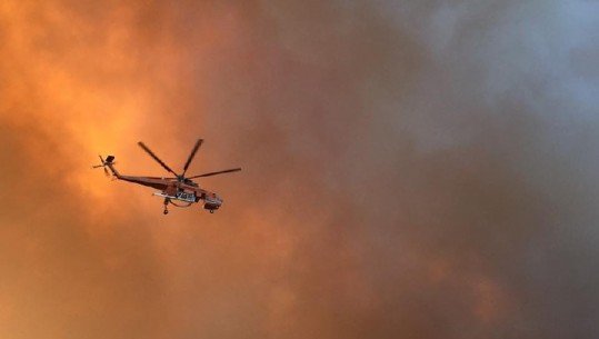 Vazhdon beteja me flakët edhe gjatë natës në ishullin Evia të Greqisë 