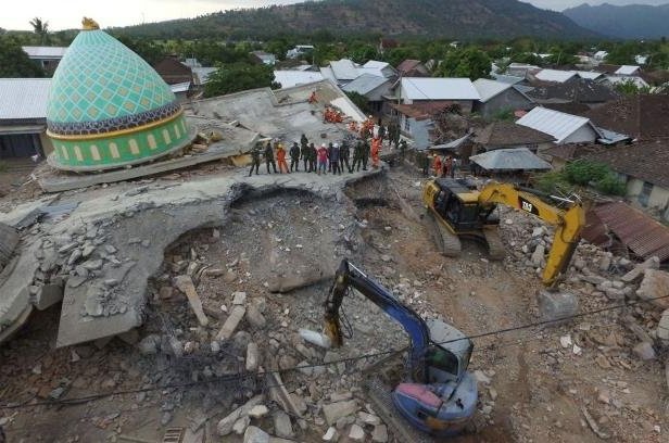 Rritet në 436 numri i të vdekurve nga tërmeti në Indonezi