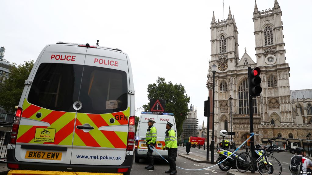 Dy të plagosur nga goditja me makinë para Parlamentit Britanik