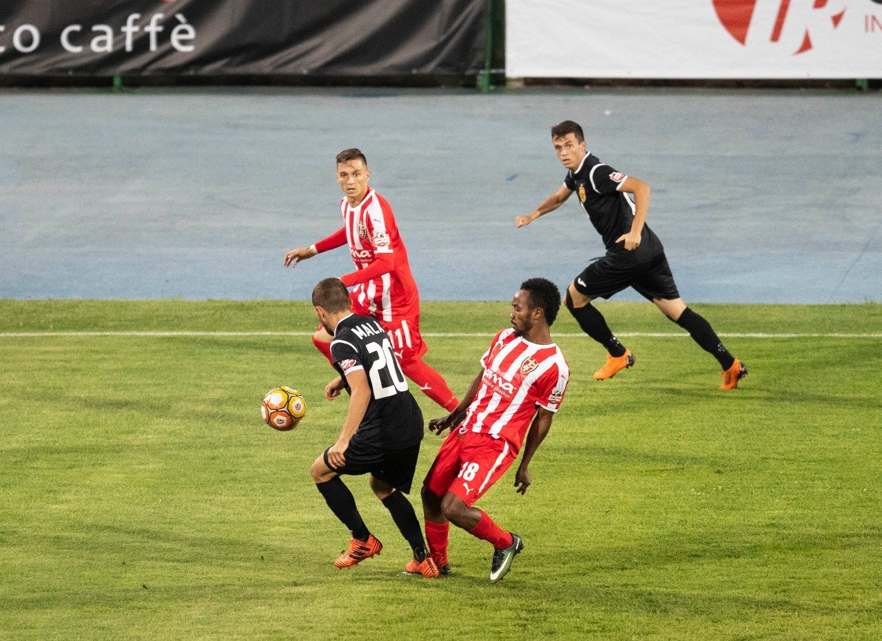 Superiorja nis me dhunë të tifozëve, Skënderbeu fiton derbin ndaj Partizanit