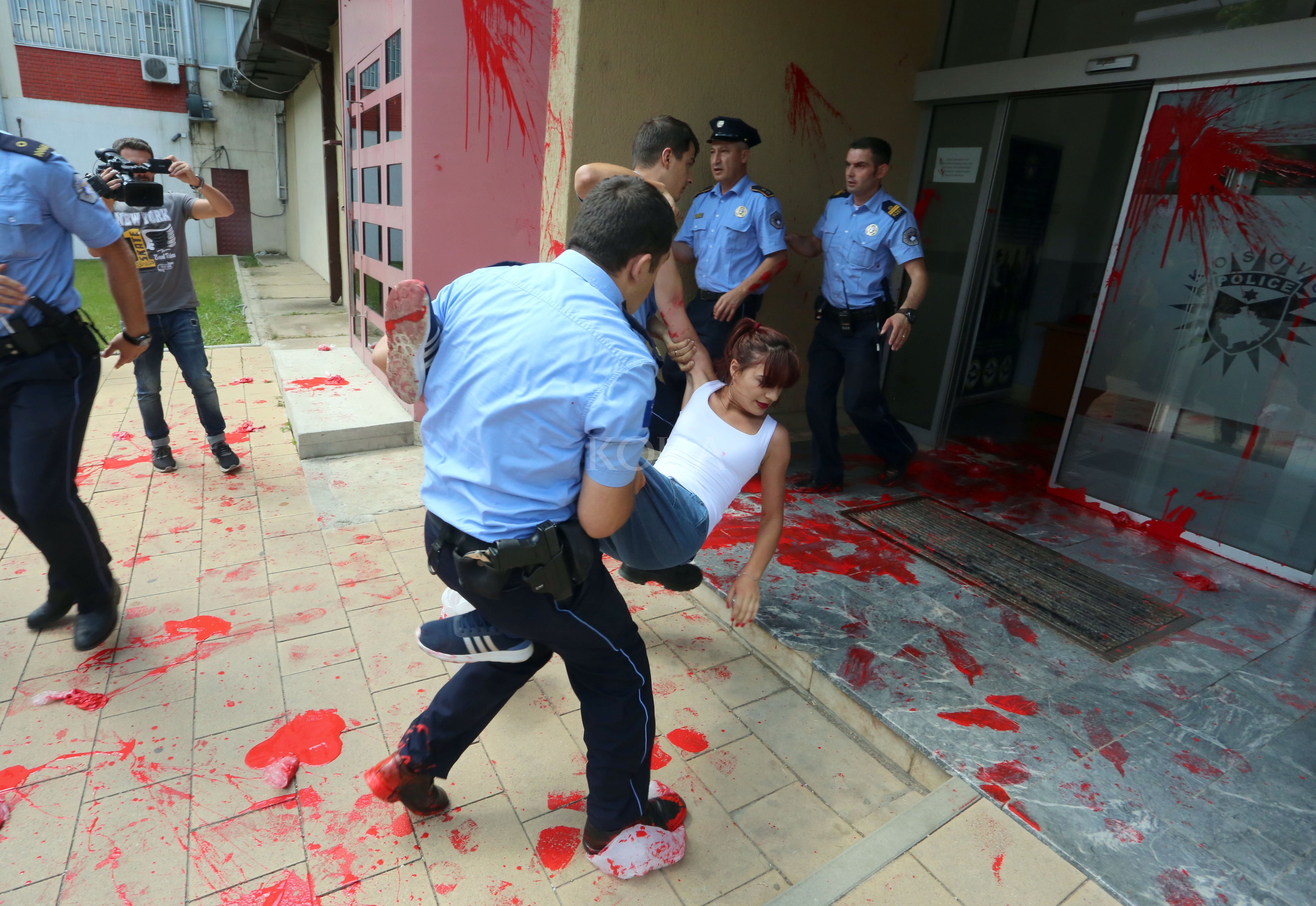 Krejt çka ndodhi në përleshjen e aktivistëve të VV-së me Policinë sot në Prishtinë