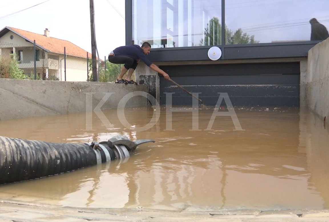 Konstatohet uji i ndotur me baktere në dy fshatra të Suharekës