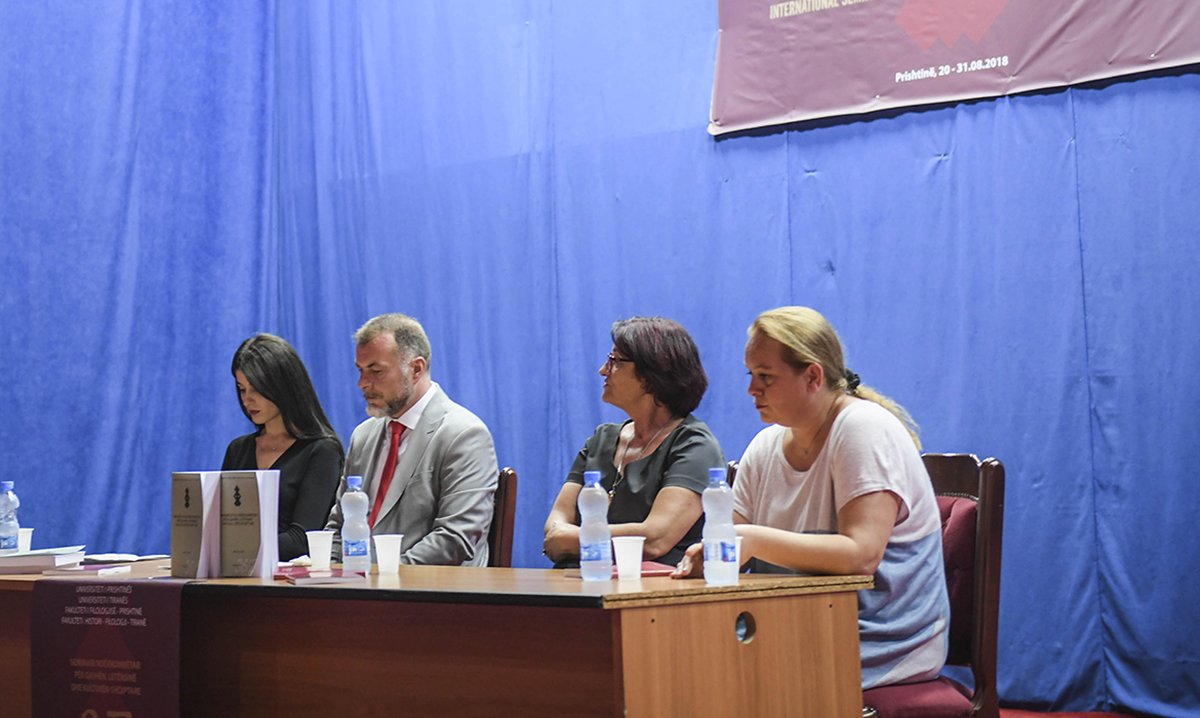 Mbi 100 studiues në seminarin e 37 të gjuhës shqipe