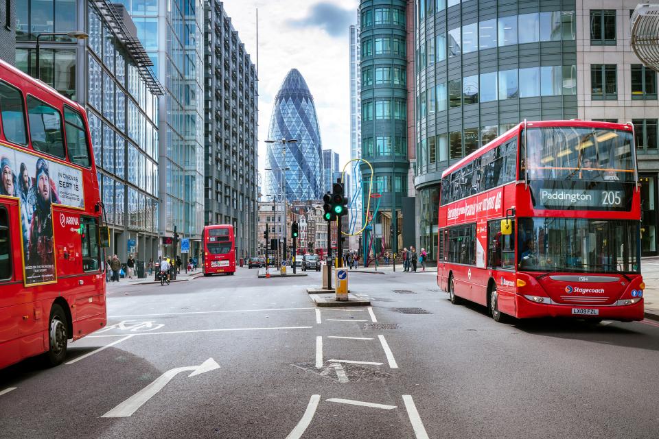 Londra shumë shpejt do ti ndalojë veturat jo-elektrike brenda qytetit