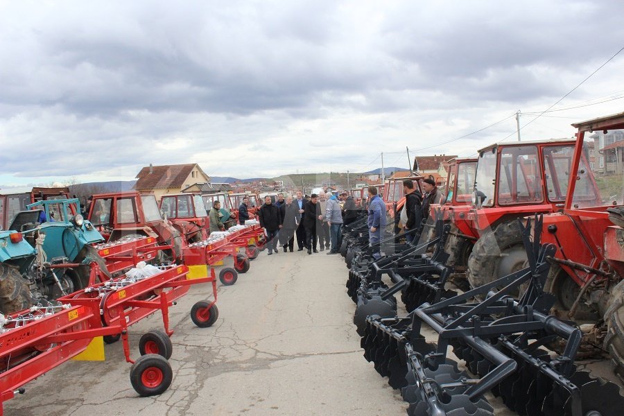 Dy parti opozitare akuzojnë për subvencionim fermerësh pa kritere