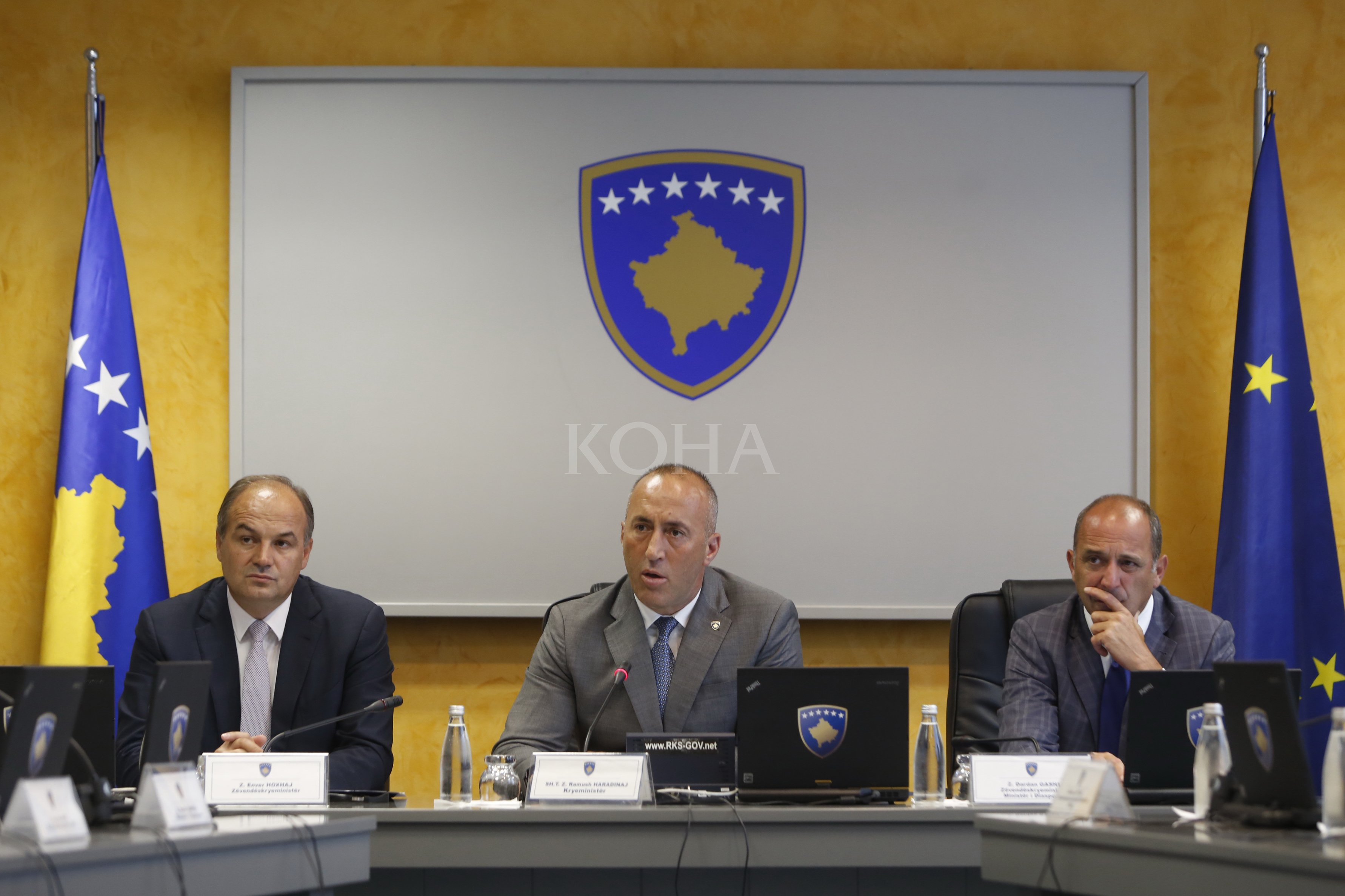 Haradinaj vazhdon fyerjet ndaj prokurorit të dorëhequr, opozitën s’e bën hesap