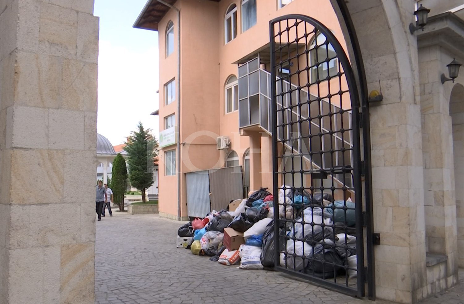 Kundërmimi nga mbetjet e kurbanëve te Xhamia e Madhe
