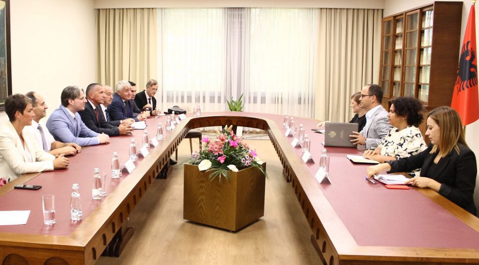 Bushati me liderë të Luginës: Shqiptarët në Serbi të kenë të drejta si serbët në Kosovë