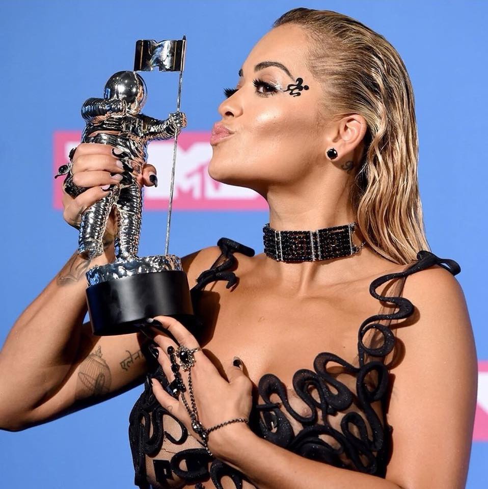 Rita Ora krenare që ishte shqiptarja e parë me sukses në VMA