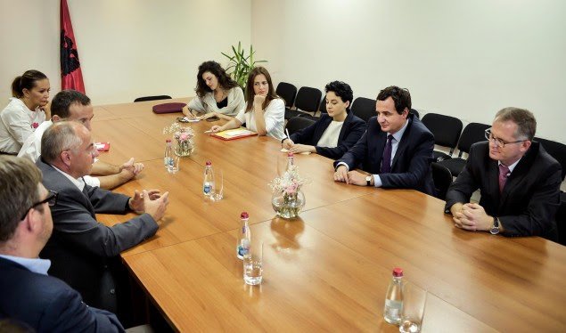 Kurti u thotë gjermanëve: Thaçi po bën pazare të dëmshme me Serbinë