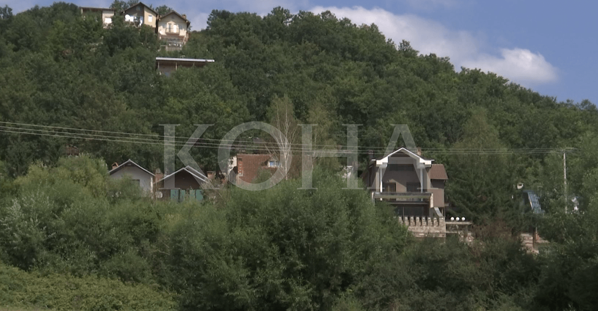 Edhe nesër vazhdon rrënimi i objekteve të ndërtuara pa leje te Liqeni i Batllavës