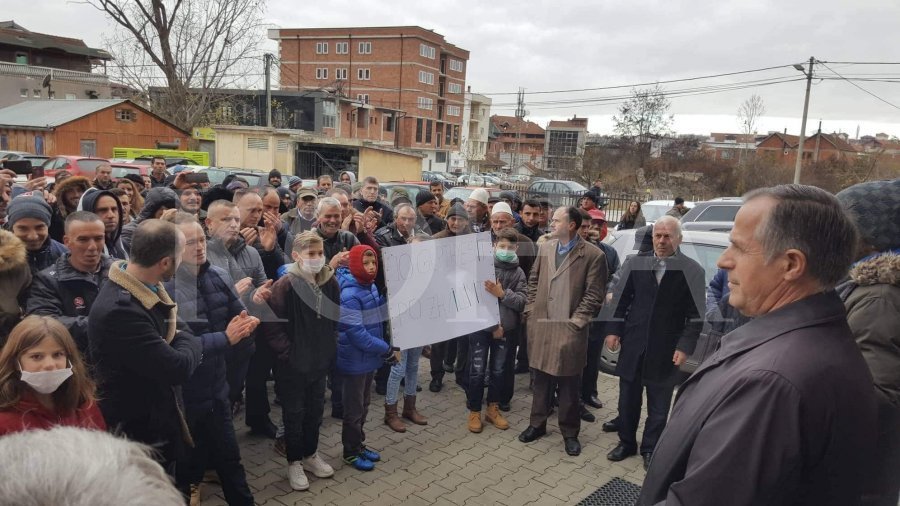Banorët në Kërvasari kundërshtojnë vendosjen e gurëthyesit në fshat