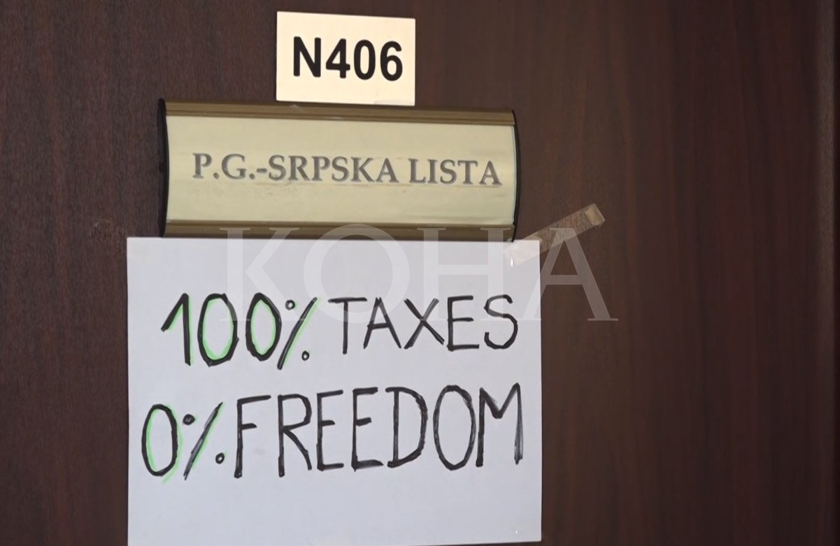 Qeverinë s’e bind barrikadimi i deputetëve serbë në Kuvend për ta hequr taksën