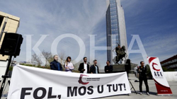Asamblistë të opozitës në Lipjan marsh protestues në mbrojtje të fjalës së lirë të gazetarëve