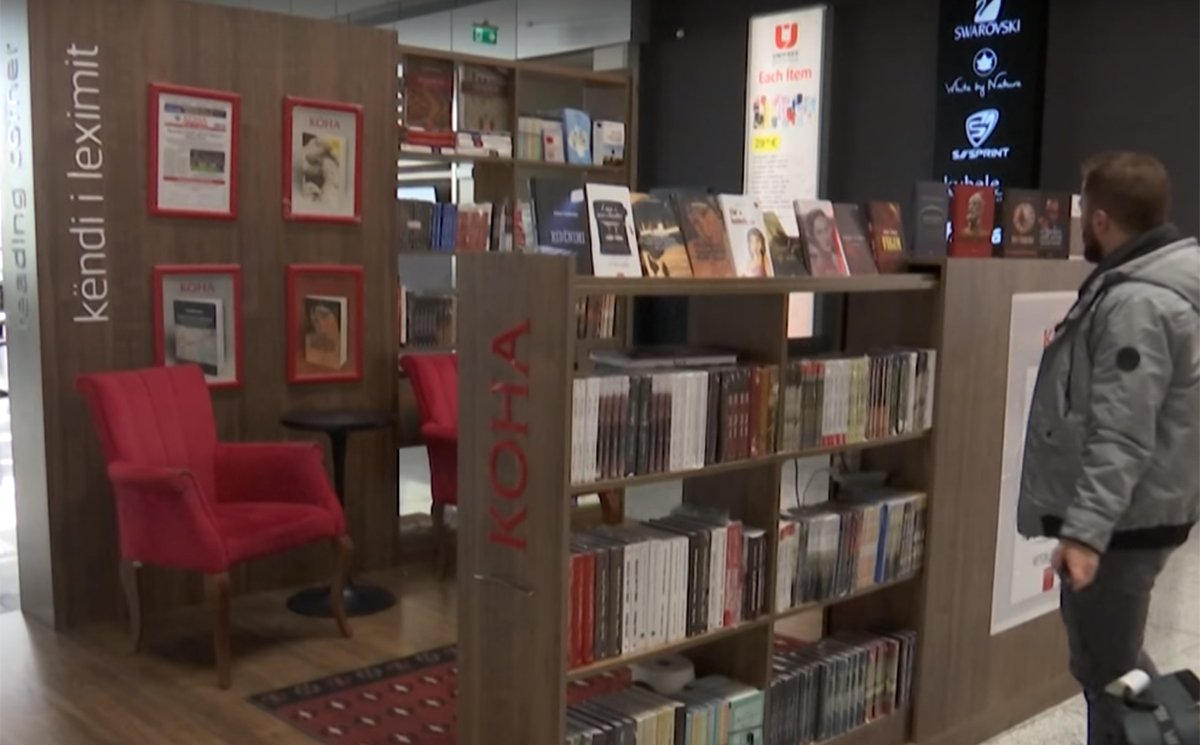 Këndi i Librit në Aeroportin e Prishtinës, vend i fluturimit të kohës dhe në kohë