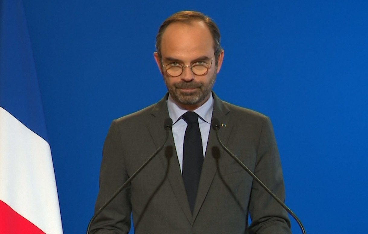 Qeveria franceze lëshon pe para protestave të dhunshme në vend