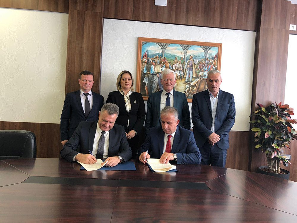 Suhareka nënshkruan marrëveshje me KNKRS-në për Programin Nacional për Rininë