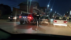 Dy të lënduar në aksident trafiku në Prishtinë