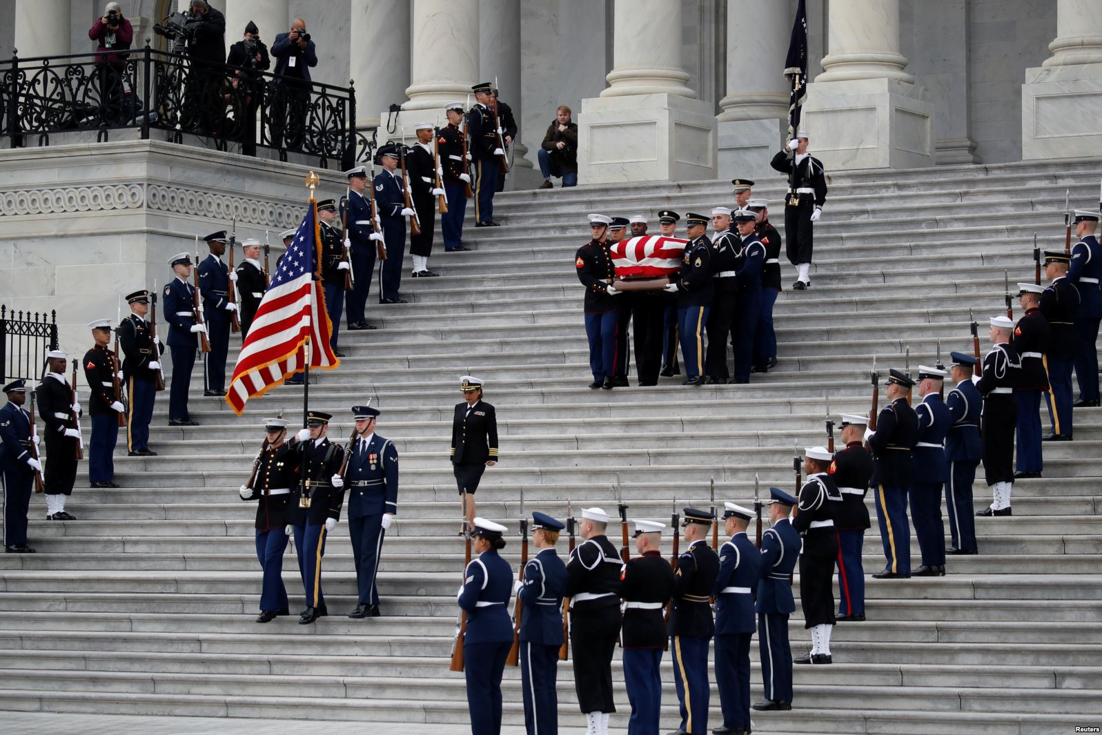 Kombi amerikan ia dha lamtumirën ish presidentit George H.W. Bush