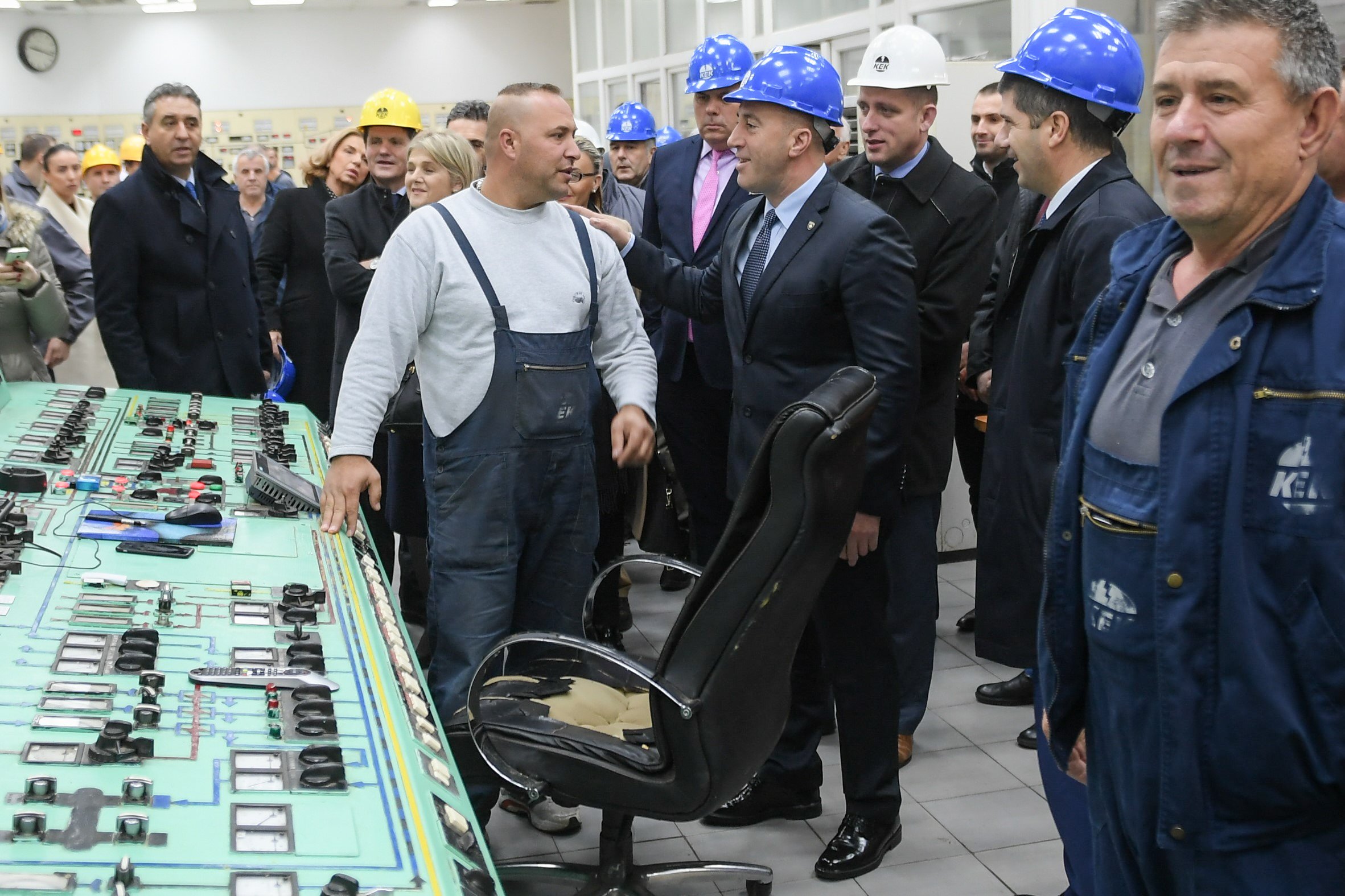 Kryeministri në KEK, paralajmërohet riaktivizimi i dy blloqeve