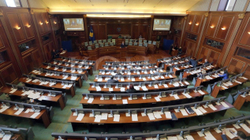 Dy ditë diskutime mes akuzash, për buxhetin që s’ka votat për miratim