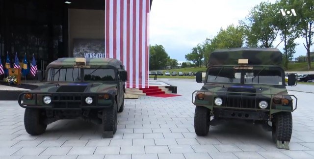 Mediat e Beogradit raportojnë për arritjen nga SHBA-ja të automjeteve të blinduara “Humvee” për Ushtrinë e Kosovës