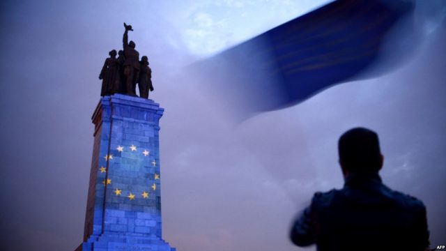 Bullgaria konteston ekzistimin e maqedonishtes, kërcënon me bllokim për në NATO dhe BE