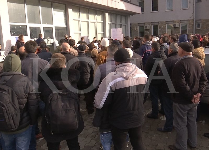 Banorët e Kërvasarit të Malishevës protestojnë ndaj gurëthyesit të ri, Komuna u ofron “përkrahje morale”