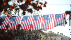 Flamuj të Amerikës mbizotërojnë në Prishtinë