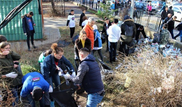Aksioni i pastrimit vazhdon në Ferizaj dhe Vushtrri