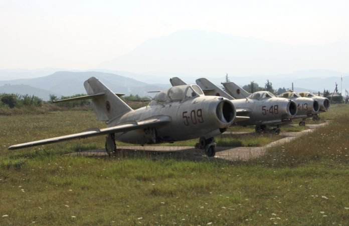 NATO do të investojë 51 milionë euro për modernizimin e bazës ajrore në Kuçovë