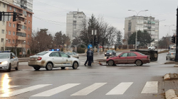 Aksident në Prishtinë, rrokulliset një furgon