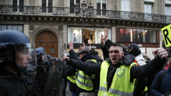 Humbasin vrullin protestat në Paris