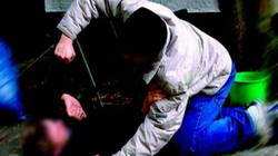 Përleshje mes katër personave në Klinë, njëri pëson lëndime të rënda