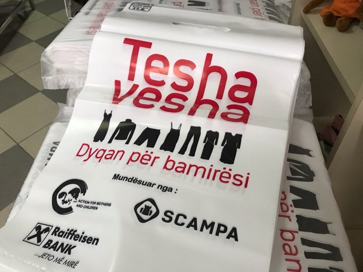Scampa dhuron 12,000 njësi qese për dyqanet e bamirësisë Teshaveshës
