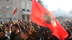 Avokati i Popullit në Shqipëri rreshtohet përkrah studentëve, kërkon përgjysmimin e tarifave të studimit